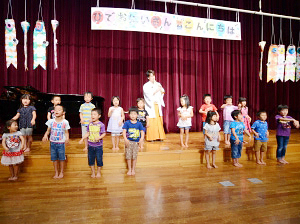  5月30日 親子レク 親子体操と尺八演奏会